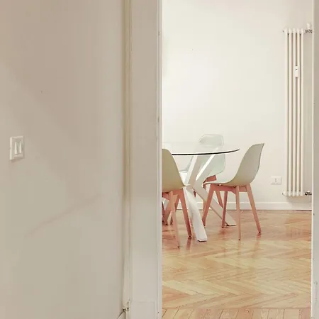 Renovated In The Exclusive Area Of דירה