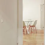 Renovated In The Exclusive Area Of Apartment