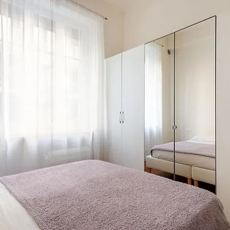 Renovated In The Exclusive Area Of Apartment