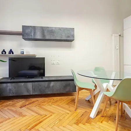 Apartment Renovated In The Exclusive Area Of Turin